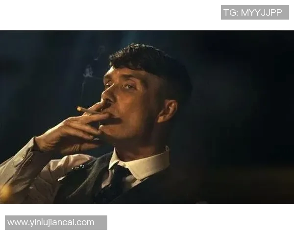 足球明星背后的真实与虚幻:一场对荣耀与质疑的深度探讨 足球明星背后的真实与虚幻:一场对荣耀与质疑的深度探讨